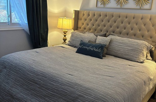 Niagara Falls House | Spacious Home in Niagara - Sleeps up to 10 guests, 10 mins to the Falls