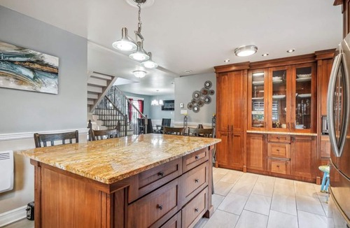 Pointe-aux-Trembles House | Spacious house in Montreal: 5 bedrooms, 4 bathrooms, garden with pool