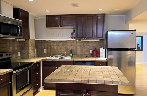 Lisgar Apartment | Spacious & Independent Unit with Full Kitchen