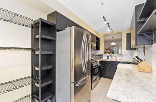 Kitsilano Condo | Spacious Kitsilano Condo with Office