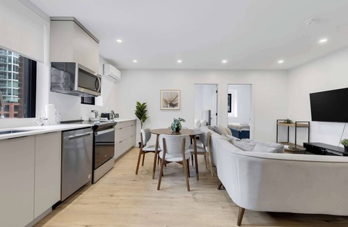 Griffintown Apartment | Spacious-Lux 3-Bedroom Gem in MTL + Terrace