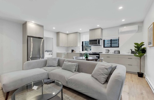Griffintown Apartment | Spacious-Lux 3-Bedroom Gem in MTL + Terrace