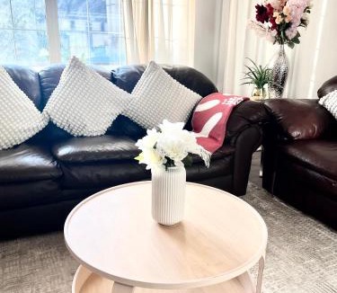 Southwest Calgary House | Spacious main floor suite in Detached Bungalow with Parking & Kitchen
