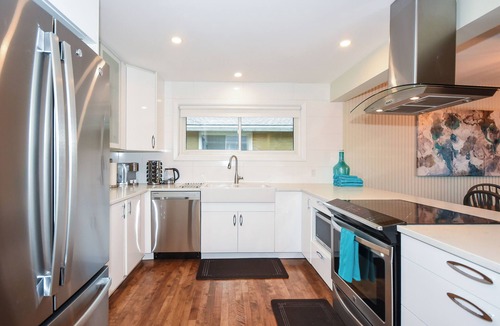 Ottawa Division Apartment | Spacious Main Lev Apt | Algonquin | 4 Beds, 2 Bath | Sleeps 8