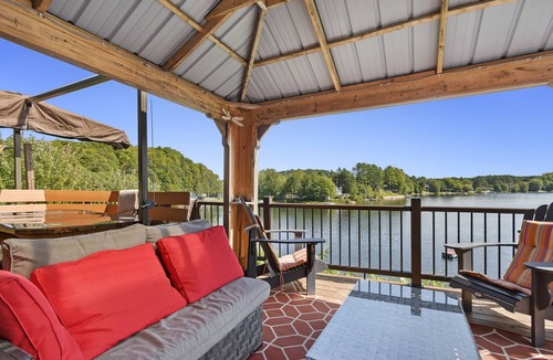 Papineau Regional County Municipality House | Spacious modern waterfront cottage with private beachfront