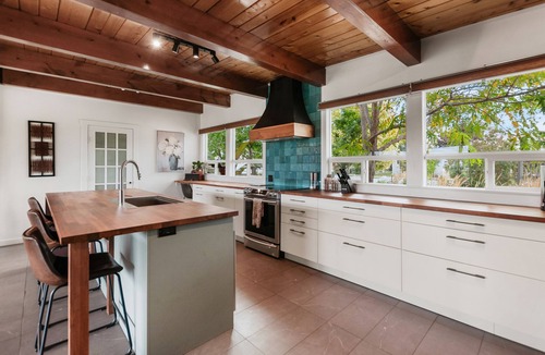 Okanagan-Similkameen House | Spacious Modern Home Perfect for Families and Travelling Health Professionals