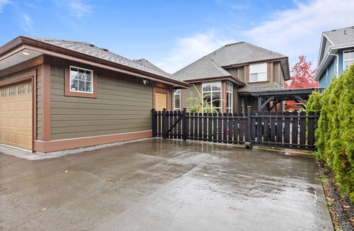 Sardis House | Spacious & Peaceful Getaway With King Bed Near Cultus & Vedder River in Garrison