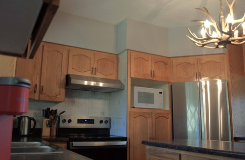 Brudenell Cottage | Spacious & Private Waterfront Cottage Near Barrys Bay & Algonquin Park