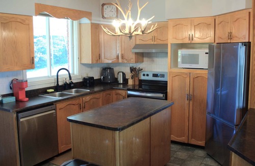 Brudenell Cottage | Spacious & Private Waterfront Cottage Near Barrys Bay & Algonquin Park
