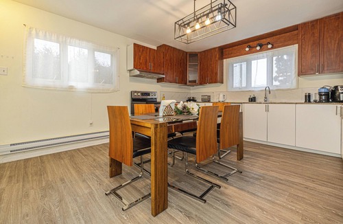 Brossard Apartment | Spacious & Quiet 3 BDR Apt/15 mins to DT &Parking