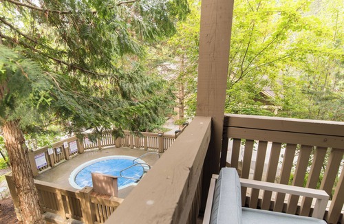Blackcomb Condo | Spacious, Quiet, Golf Course Location. Wood Fireplace, Free Shuttle