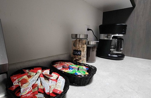 Thorold House | Spacious Retreat Near Majestic Niagara Falls! Close to All Major Amenities!