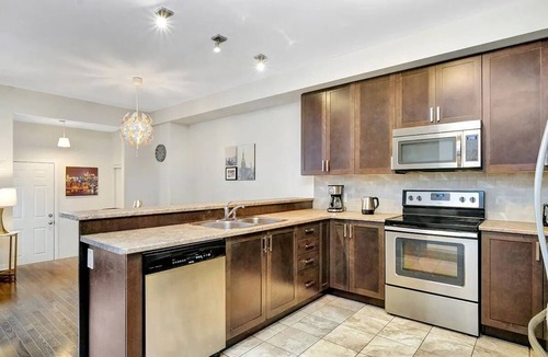 Ottawa Division House | Spacious + Stylish Townhome In Barrhaven Area