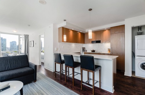 Downtown Vancouver Hotel | Spacious Two Bedroom Apartment Located Near Yaletown