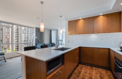 Downtown Vancouver Hotel | Spacious Two Bedroom Apartment Located Near Yaletown