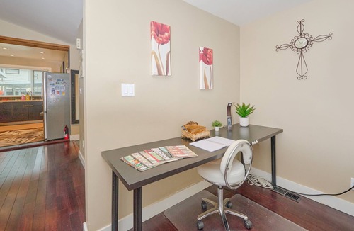 West Point Grey House | Spacious Urban Home - 5 minutes from Beautiful Forest Trails