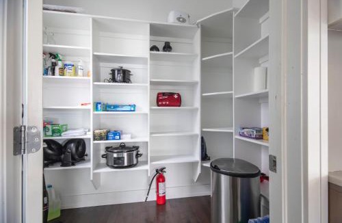 Bedford Apartment | Spacious Walkout Garden-Level Luxe Kitchen