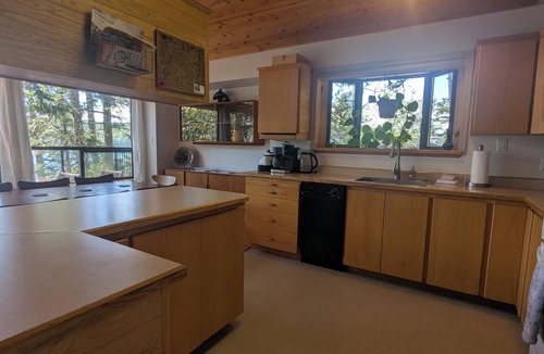 Pender Island House | Spacious Waterfront House on North Pender Island
