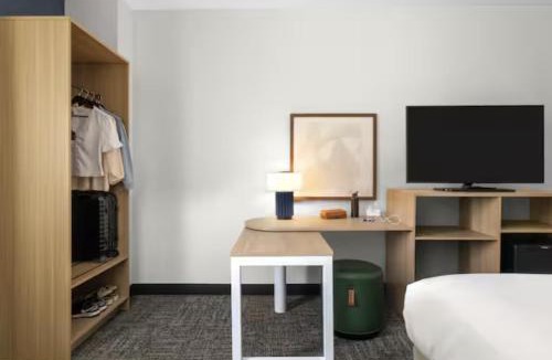 Cote-Des-Neiges—Notre-Dame-De-Grace Hotel | Spark By Hilton Montreal Midtown