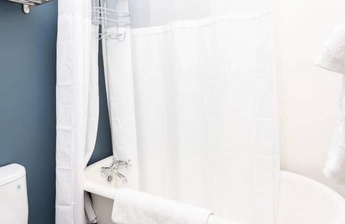 Northeast Edmonton Apartment | Sparkling Clean, Cozy and Comfortable in Highlands