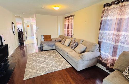 Clairlea - Birchmount House | specious private room with a washroom