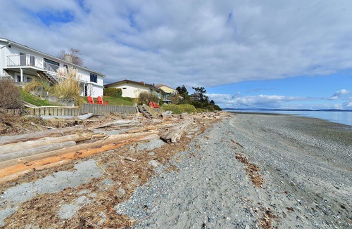 Sidney House | Spectacular 4 Bedroom Oceanfront Beach House