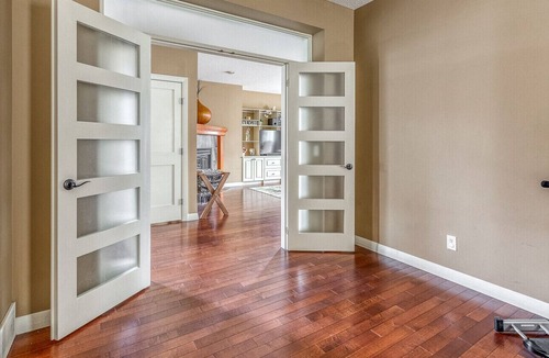 Southwest Calgary House | Spectacular 5 BD Home With Theatre Room!