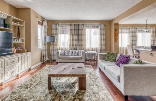 Southwest Calgary House | Spectacular 5 BD Home With Theatre Room!