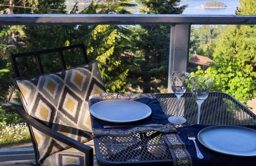 Salt Spring Island Apartment | Spectacular Views Await You At The Treetops Suite.