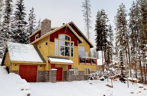 East Kootenay House | Spectacular mountain home!