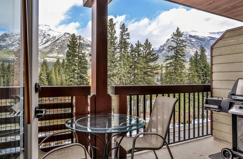 Canmore Condo | Spectacular Mountain views in Rundle Cliffs Lodge