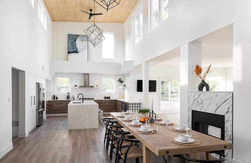 Foley House | Spectacular Muskoka Lakehouse near Oastler Provincial Park and Rose Point Trail