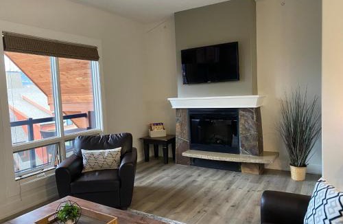 Canmore Resort | Spectacular Penthouse With Amazing Views, Indoor Pool and Hot tub