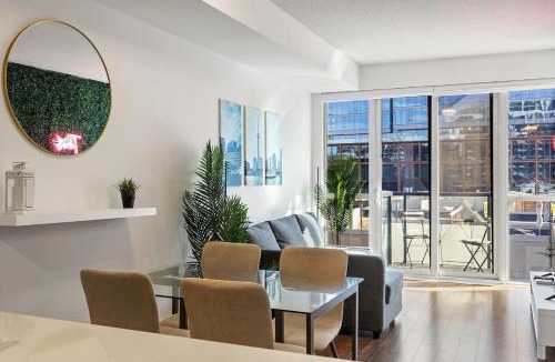 Wellington Place Apartment | Spectacular Suite in the Heart of Toronto