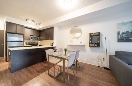 Wellington Place Apartment | Spectacular Suite in the Heart of Toronto