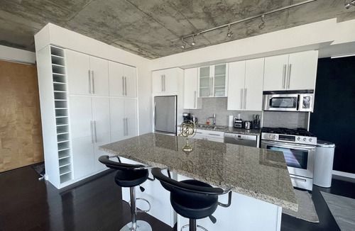 King West Village Condo | Spectacular Terrace - City/Lake View - 5 mins from major attractions
