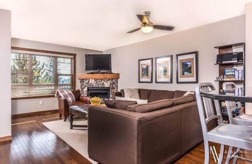 East Kootenay Apartment | Spectacular views, Downtown, Bikes, Games, Ps4