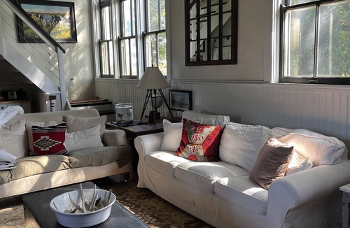 Flesherton House | Spend the holidays in the beautiful Beaver Valley at the Vandeleur Schoolhouse.