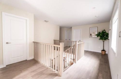 Mount Hope House | Spotless 5 bed and 4 bath with Wi-Fi and 1hr to Niagara