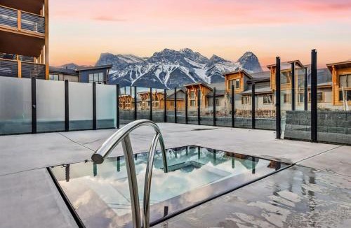 Canmore Apartment | Spring Creek Luxury King One Bedroom at White Spruce Lodge