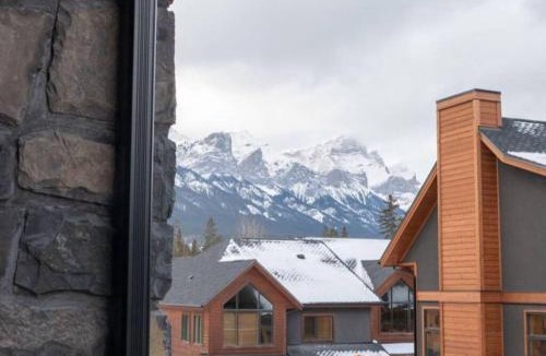 Canmore Apartment | Spring Creek Luxury King One Bedroom at White Spruce Lodge