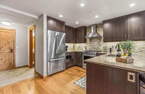 Canmore Apartment | Spring Creek Luxury King One Bedroom at White Spruce Lodge