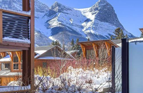 Canmore Apartment | Spring Creek Spacious Luxury King One Bedroom plus Den at White Spruce Lodge