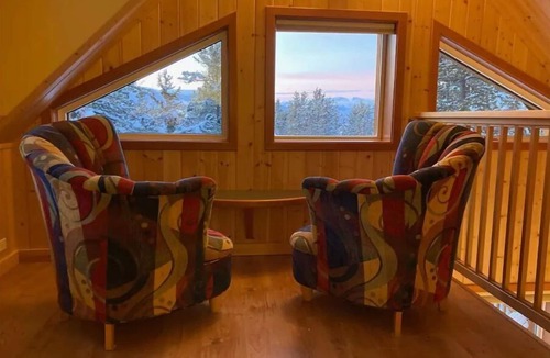 Whitehorse Ski Chalet | Springhills Chalet @ Hot Springs