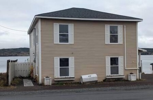 Lewisporte House | Springhouse Oasis Pet Friendly 2 Bedroom/1.5 Baths
