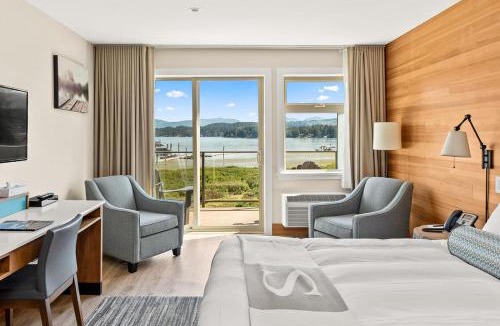 Sproat Lake Hotel | Sproat Lake Landing Resort