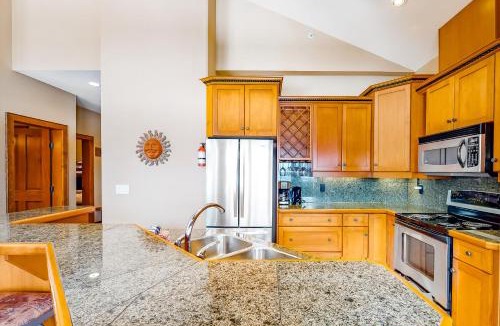 Big White Ski Resort House | Spyglass 4C