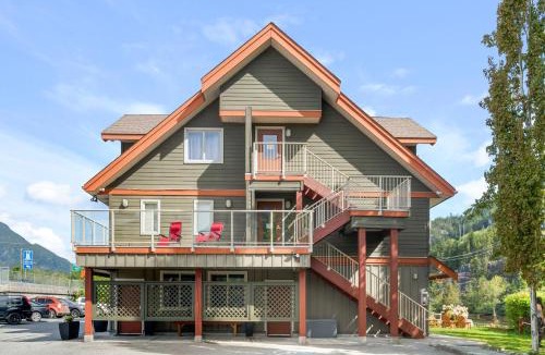 Squamish Hostel | Squamish Adventure Inn