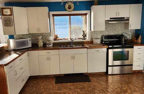 Okanagan-Similkameen House | Squires House - Amazing views! Minutes to beaches, trails & wineries!