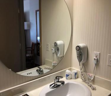 St. Albert Hotel | St. Albert Inn & Suites